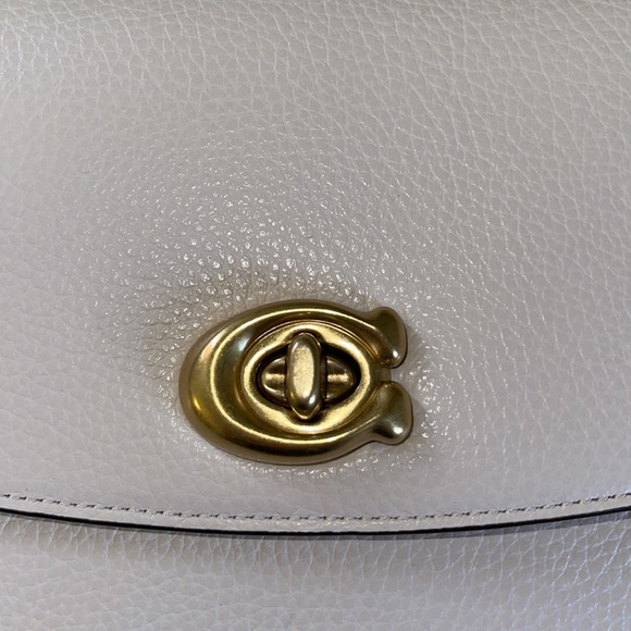 Coach Cassie - Picture 4 of 11